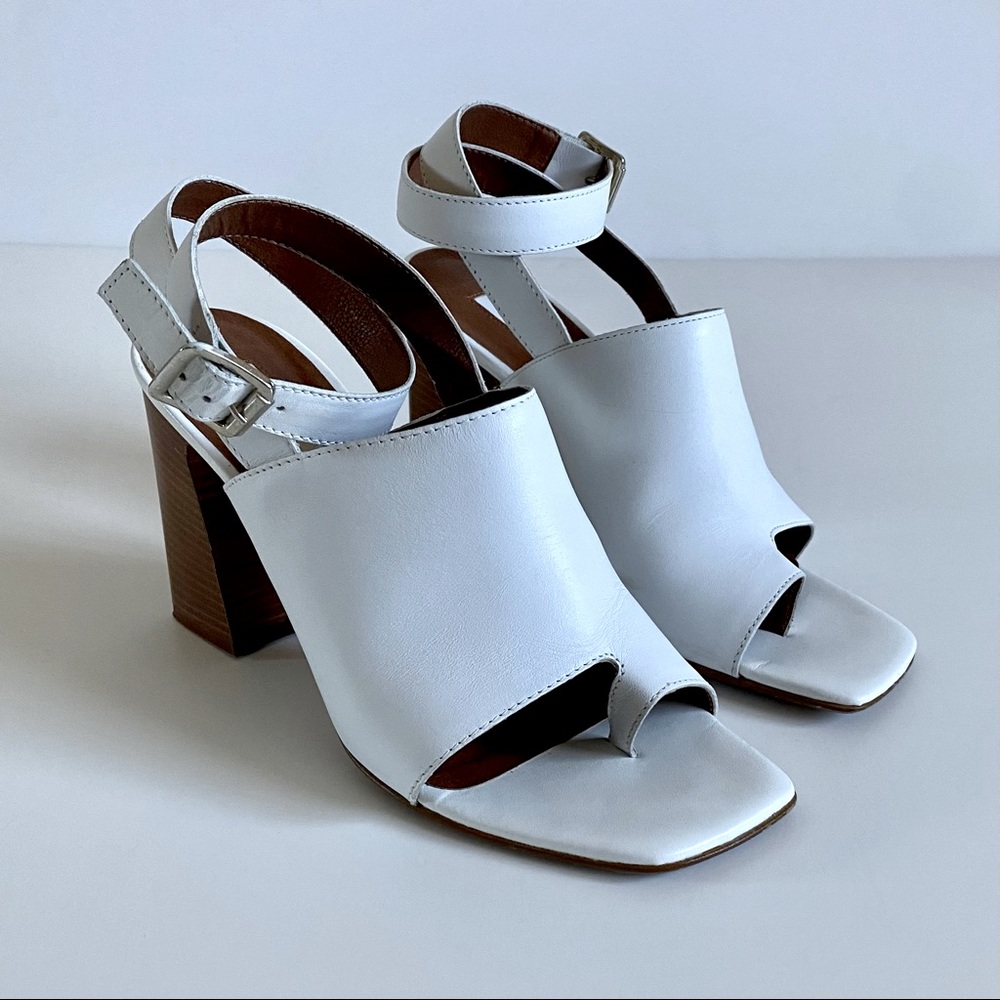 Topshop Nieve White Toe Loop Sandals